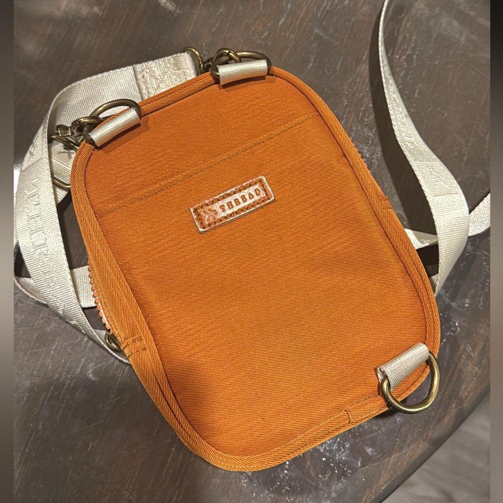 Thread crossbody wallet purse in honey
